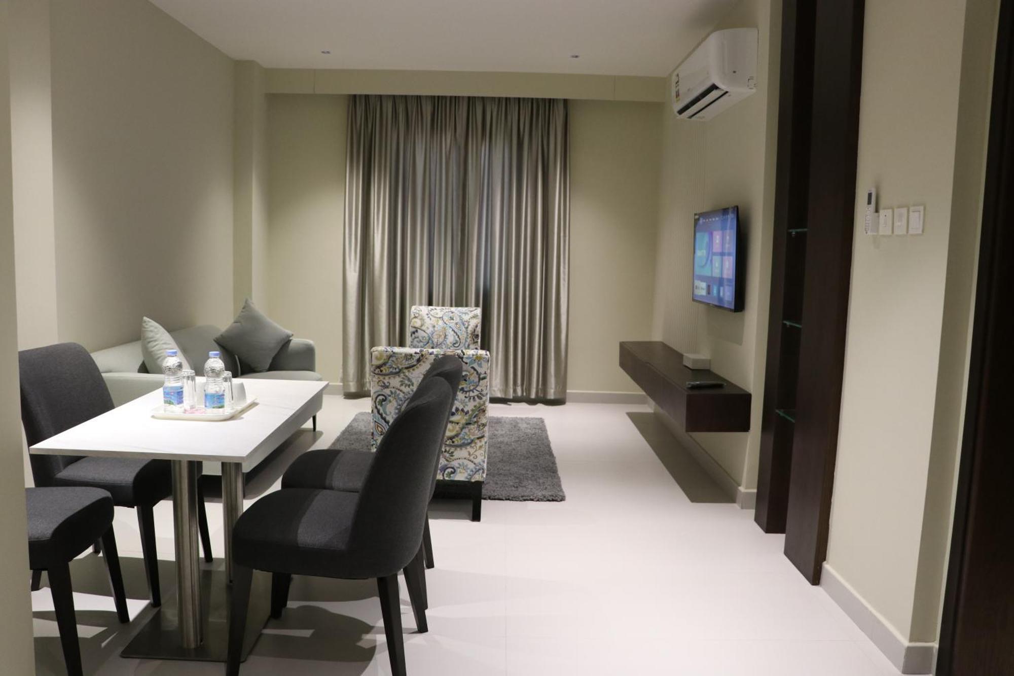 Jarzez Hotel Apartments Al Hail Seeb Buitenkant foto