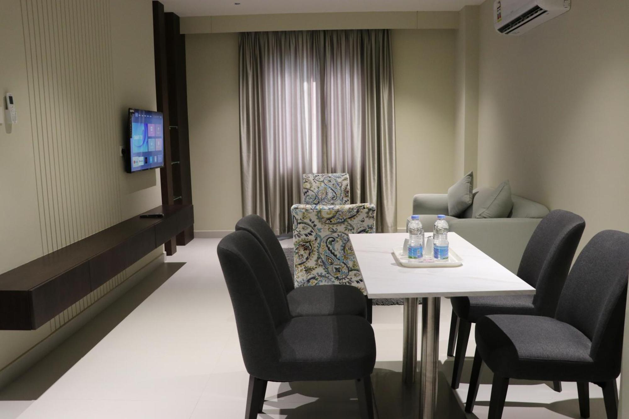 Jarzez Hotel Apartments Al Hail Seeb Buitenkant foto